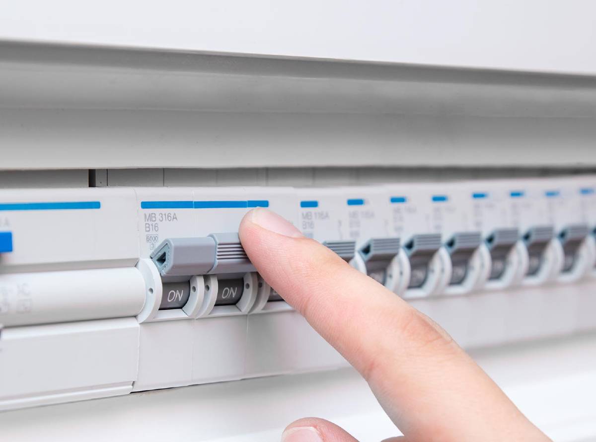 Air conditioning technicians and electricians in Cambridgeshire & Lincolnshire